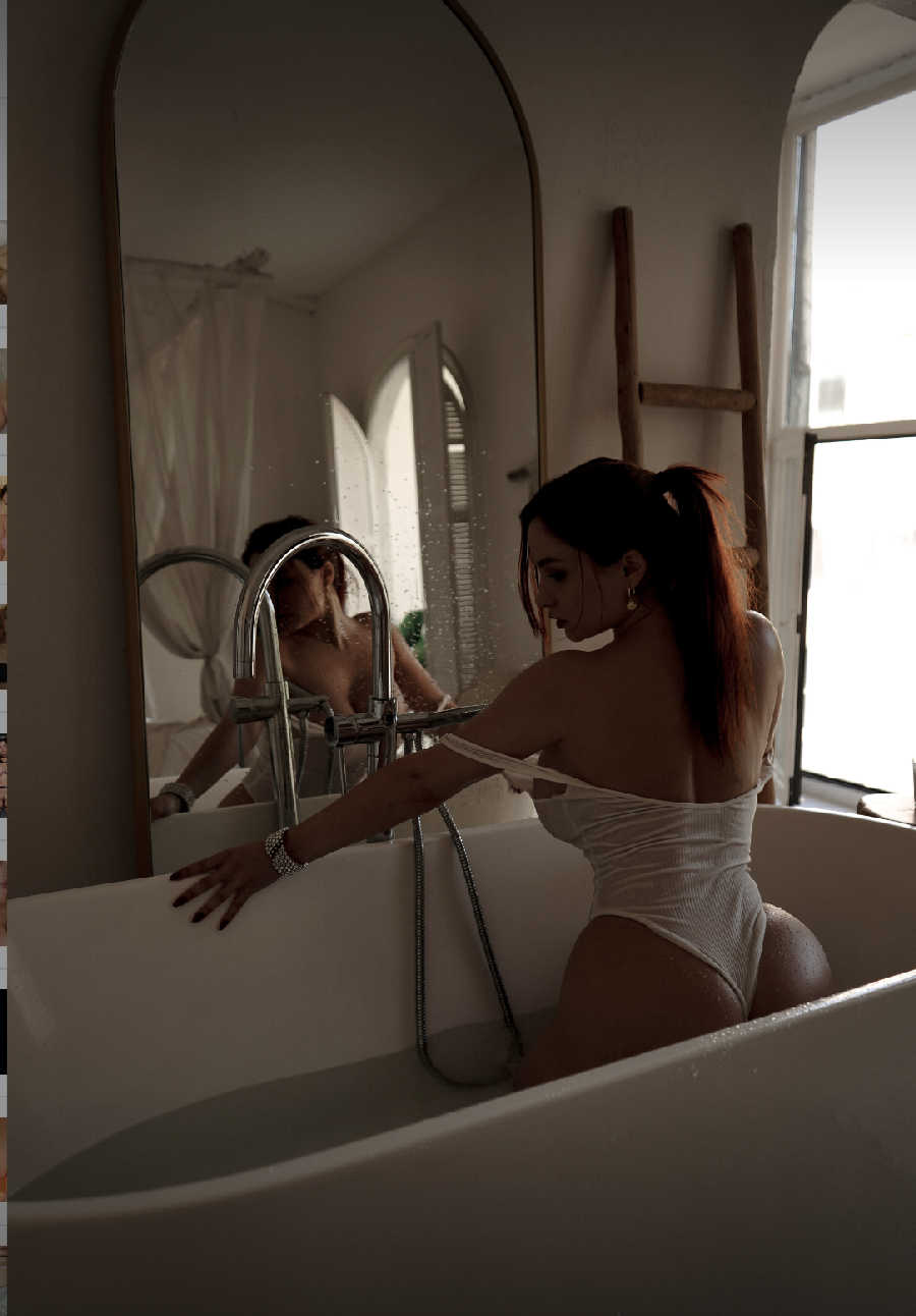 A playful frame from Miranda Faith nude — online in Gujranwala