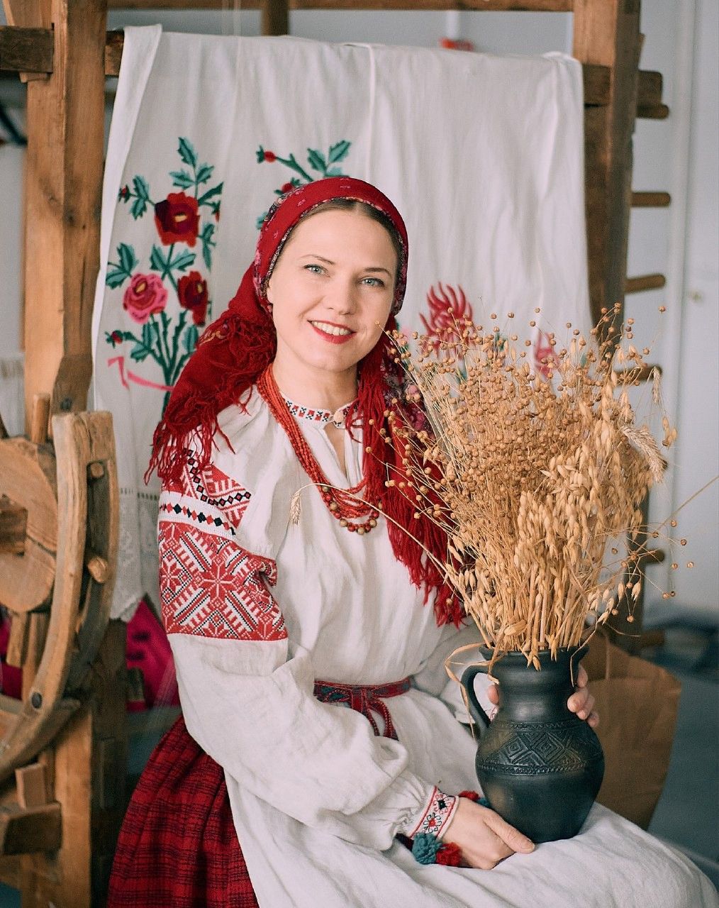 Women in Slavic costumes in Gujranwala