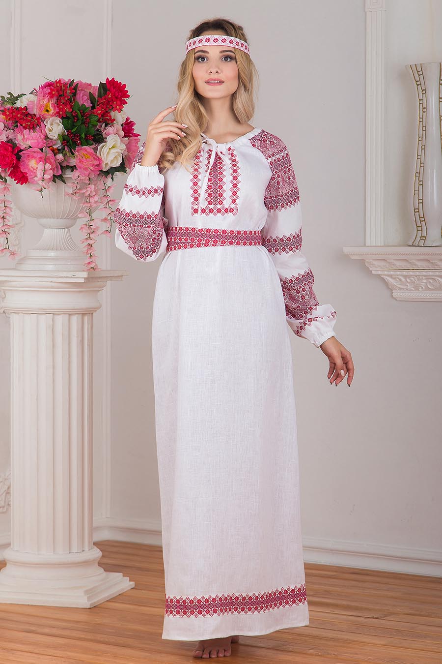 Women in Slavic costumes in Gujranwala