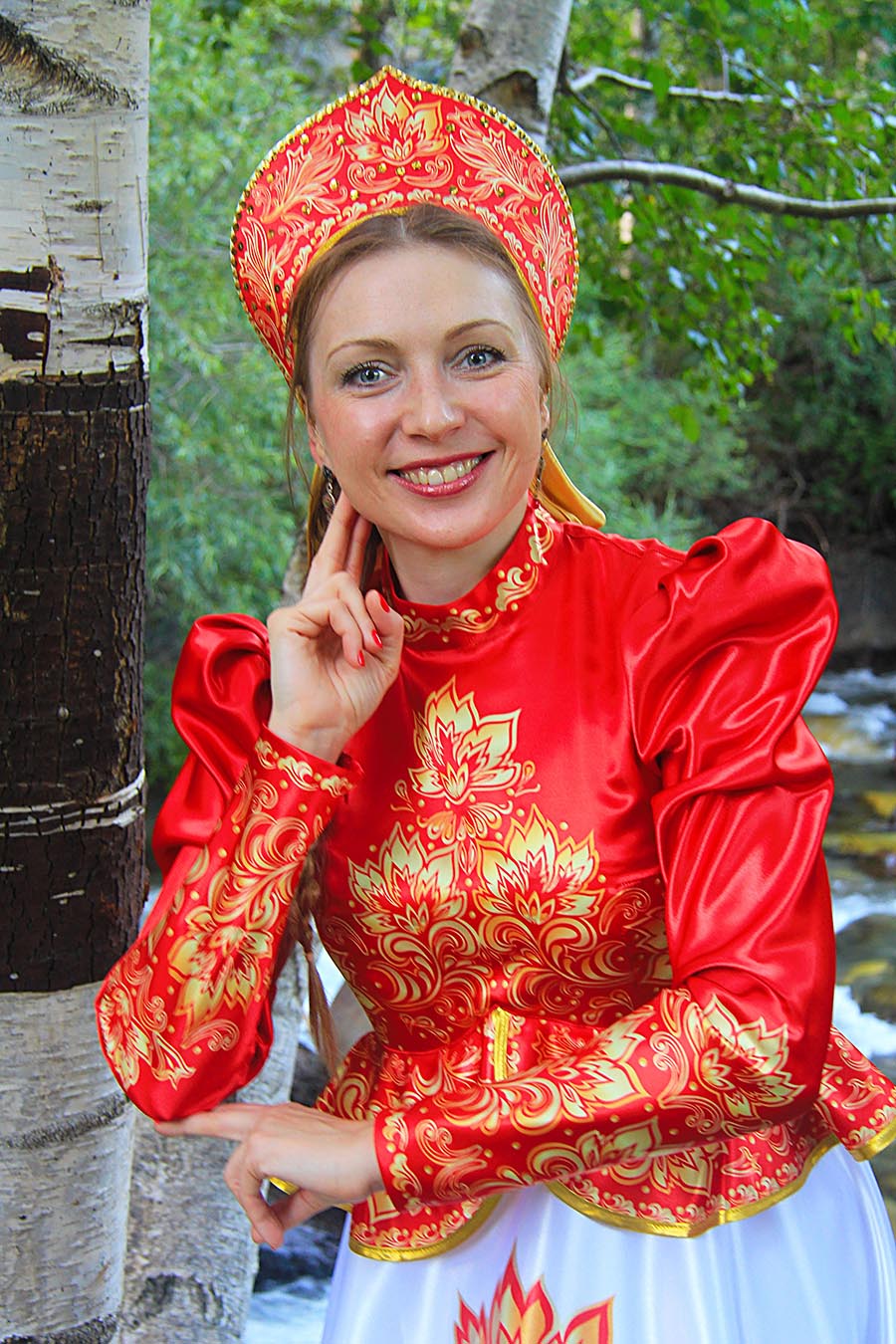 Women in Slavic costumes in Gujranwala