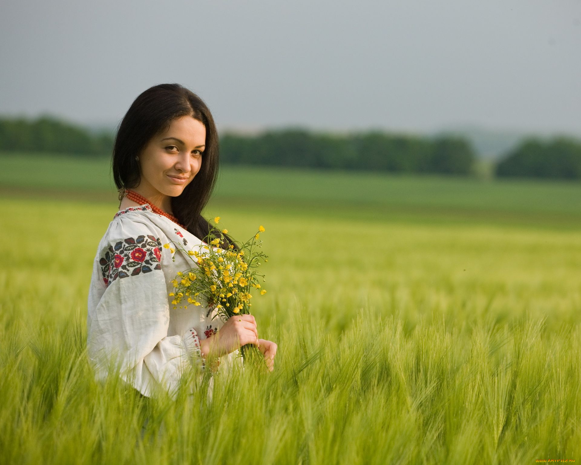 Women in Slavic costumes in Gujranwala