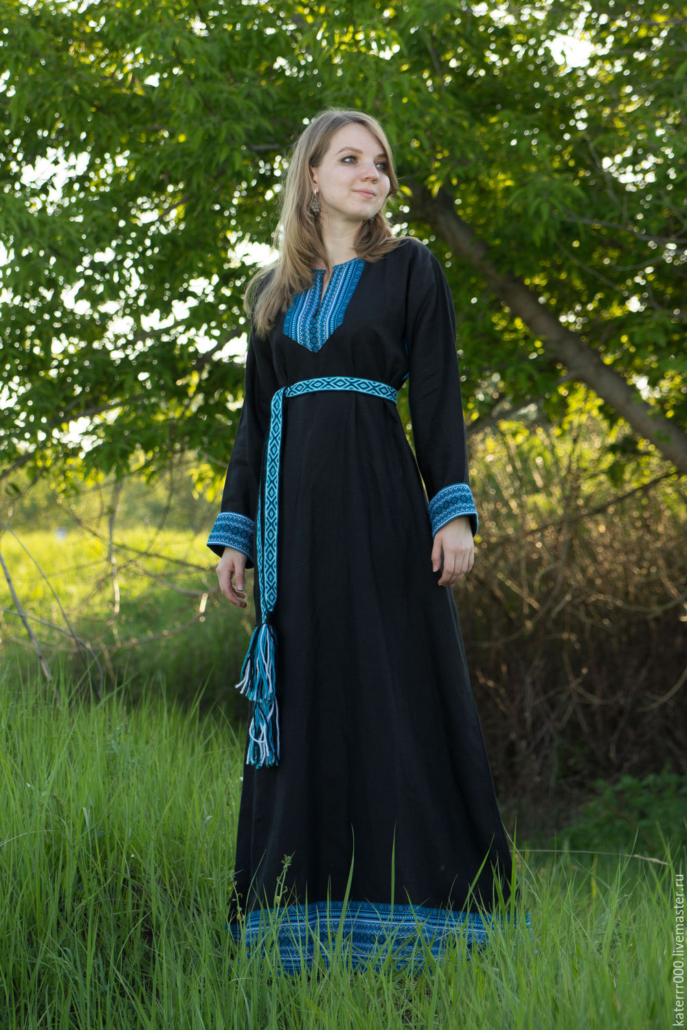 Women in Slavic costumes in Gujranwala