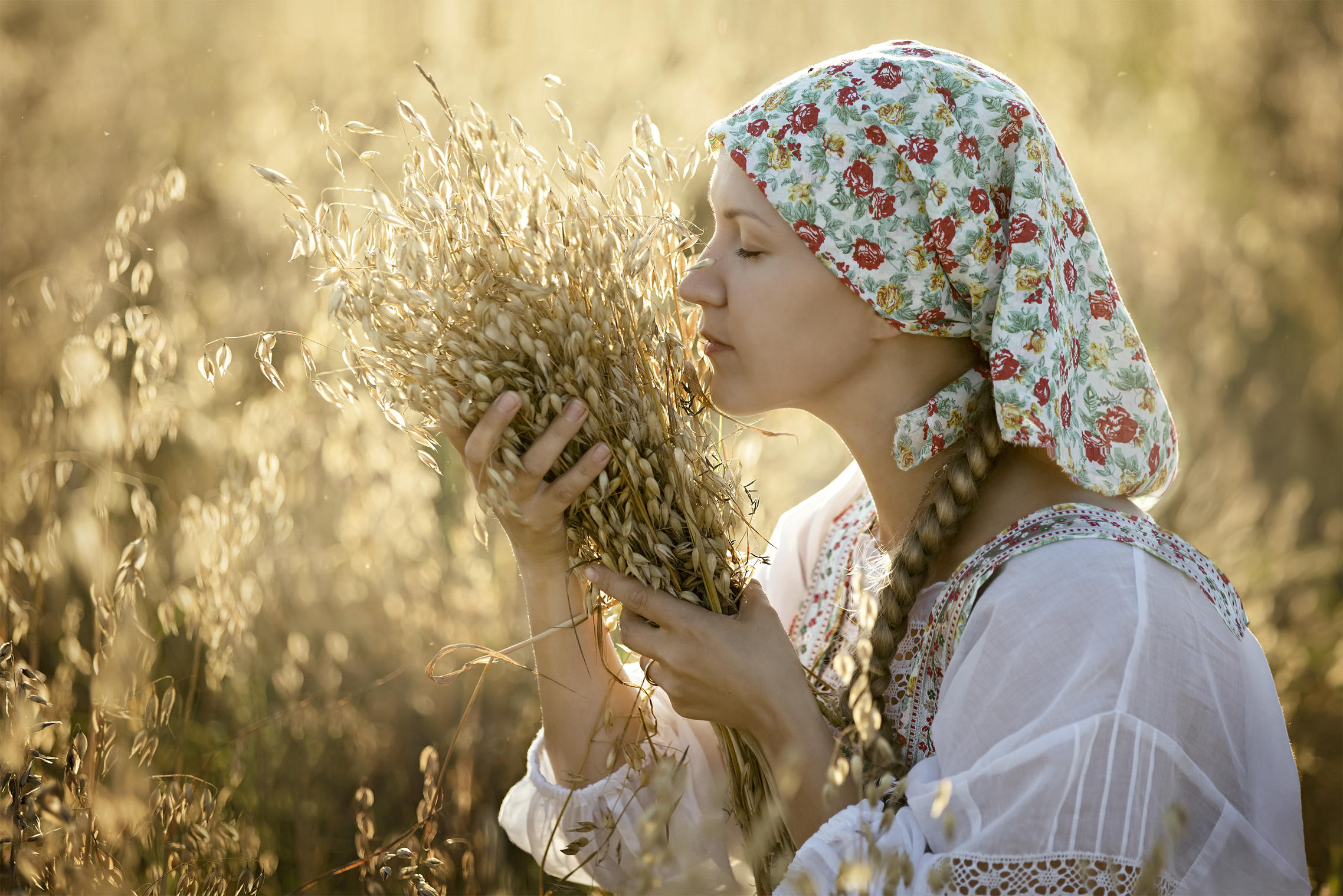 Photo Women in Slavic costumes in Gujranwala