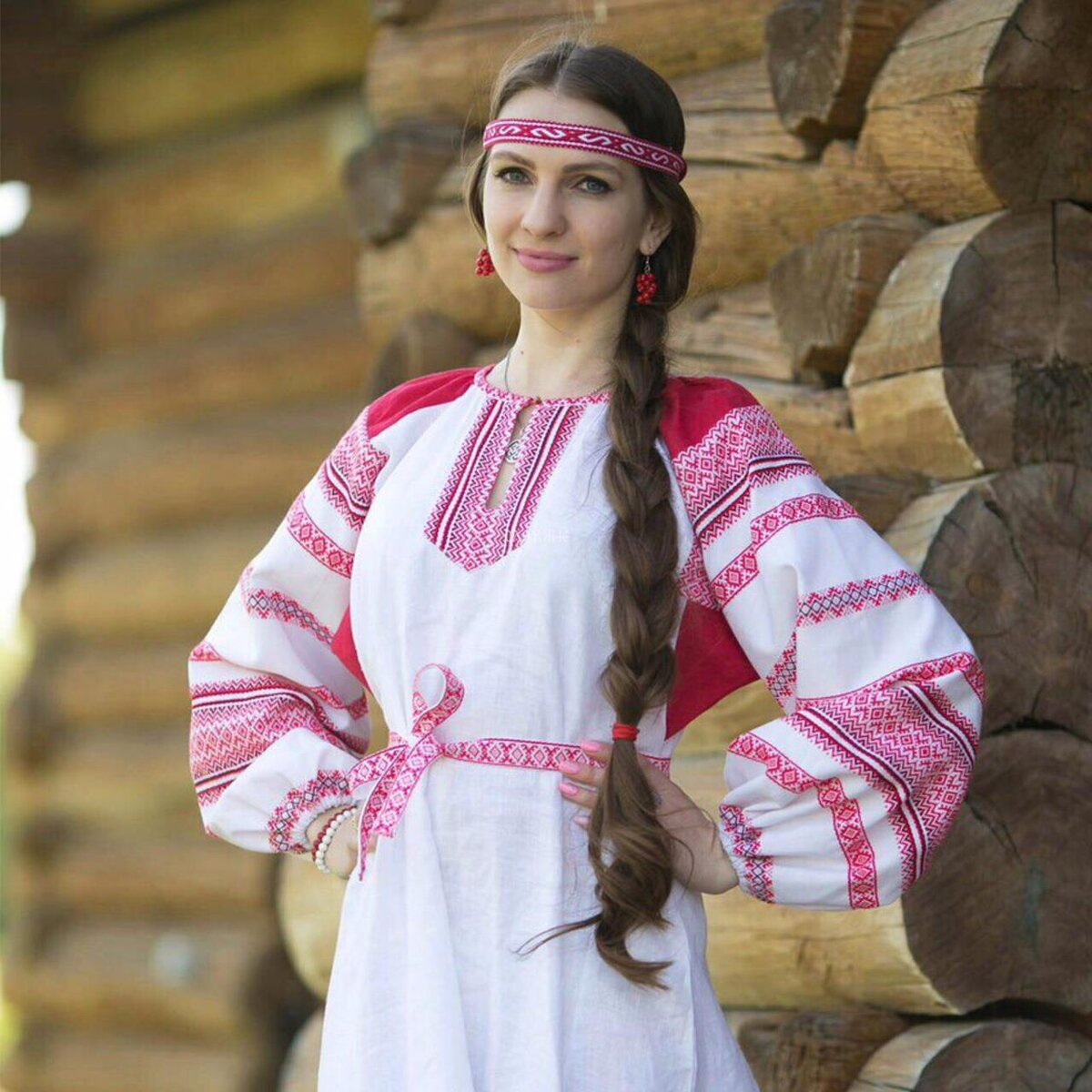 Girls in Slavic costumes in Gujranwala