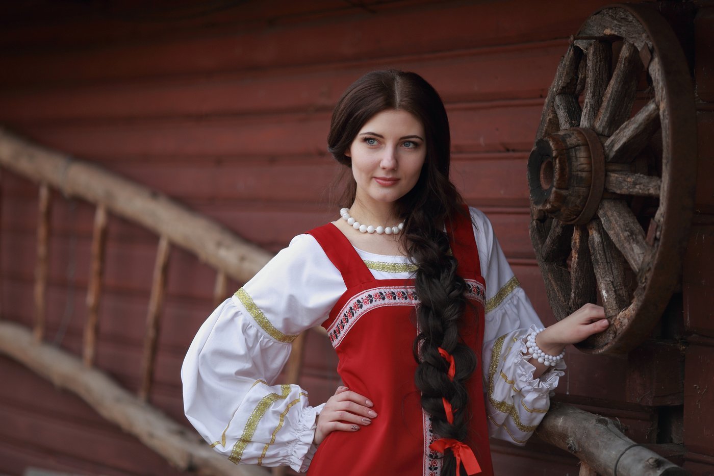 Girls in Slavic costumes in Gujranwala