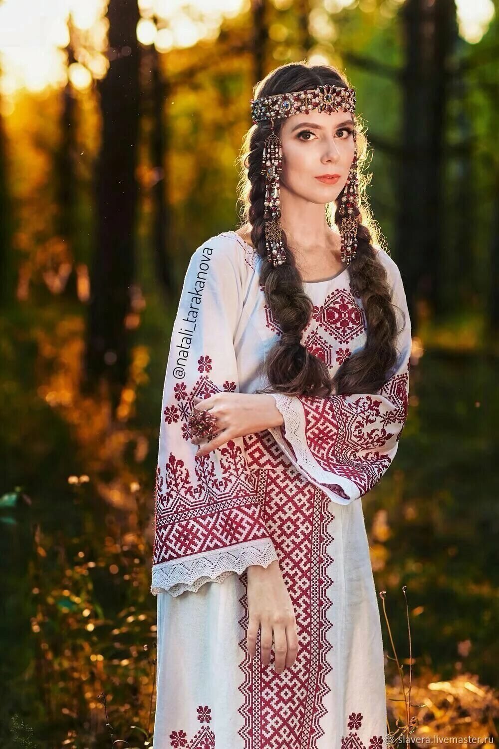 Girls in Slavic costumes in Gujranwala